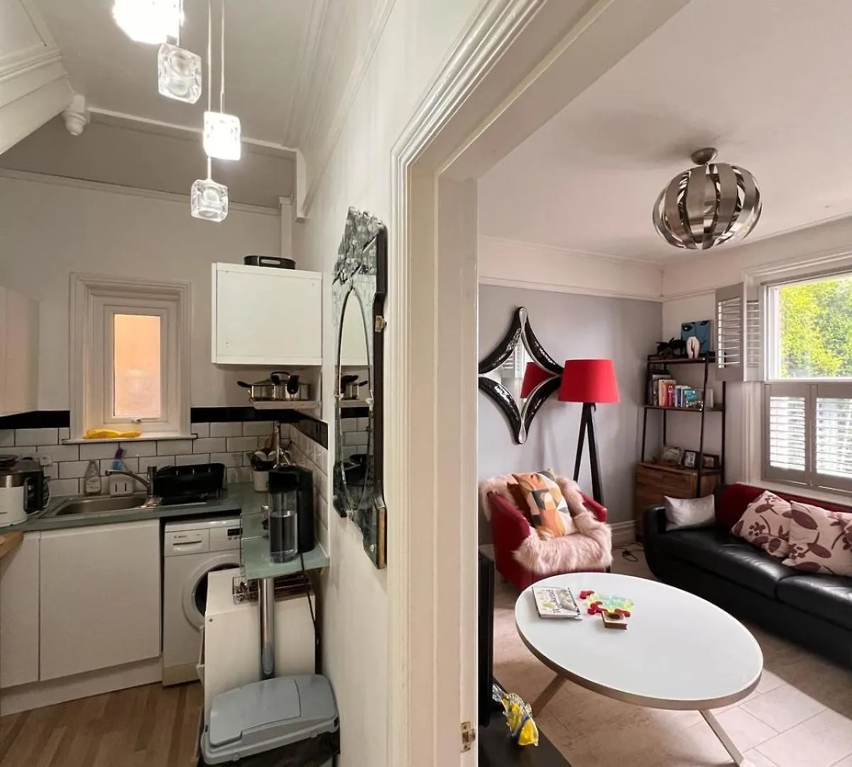 Bournemouth. Private Self Contained Space. 0*, Μπόρνμουθ